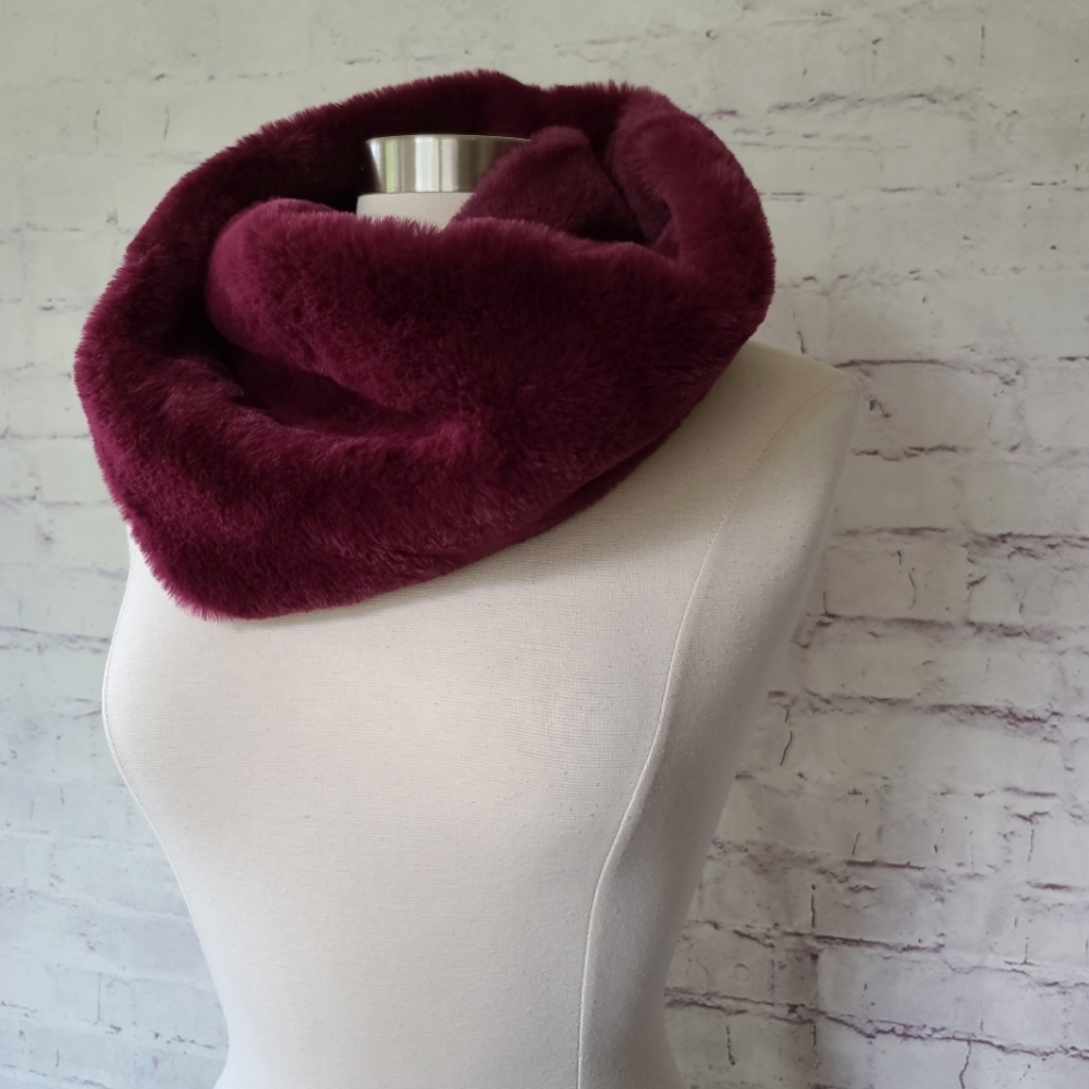 Banana Republic Plum Berry Maroon Soft Faux Fur Circle Scarf